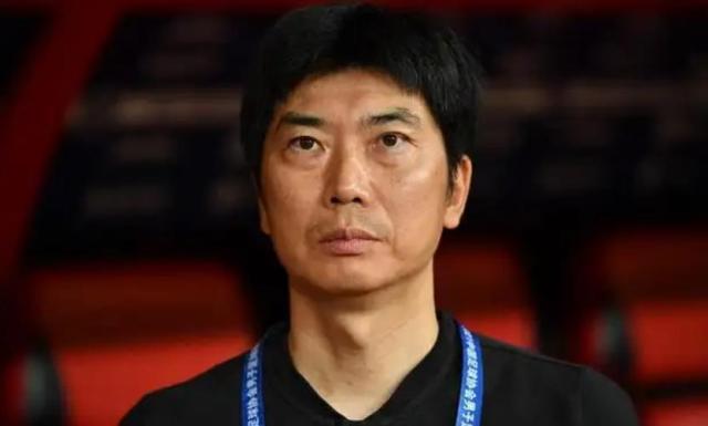 星空体育官网-拯救比赛只能靠定位球?陈洋随三后卫战术陷入困境